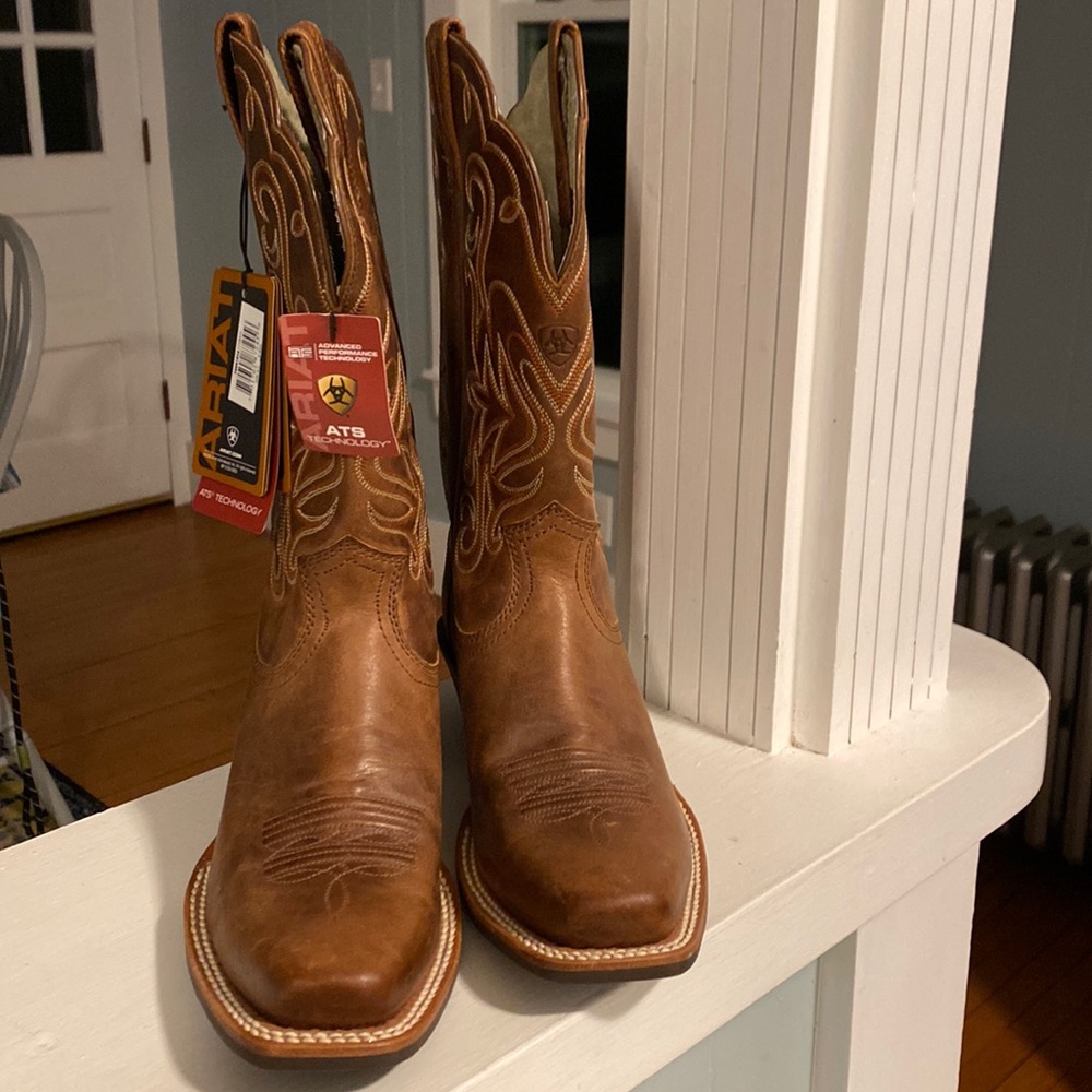 NWT Ariat Women’s s Square-toe Western Boot